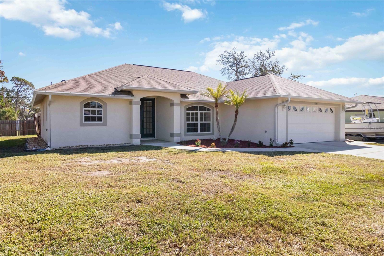 Property Photo:  1381 Nantucket Road  FL 34293 