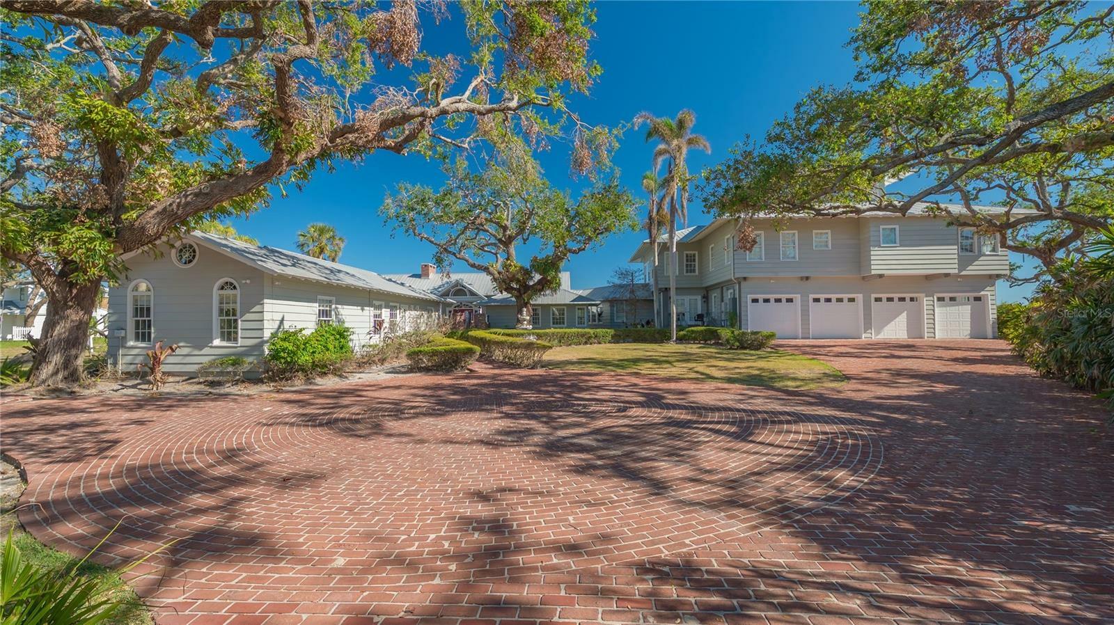 Property Photo: 1249 S Basin Lane FL 34242