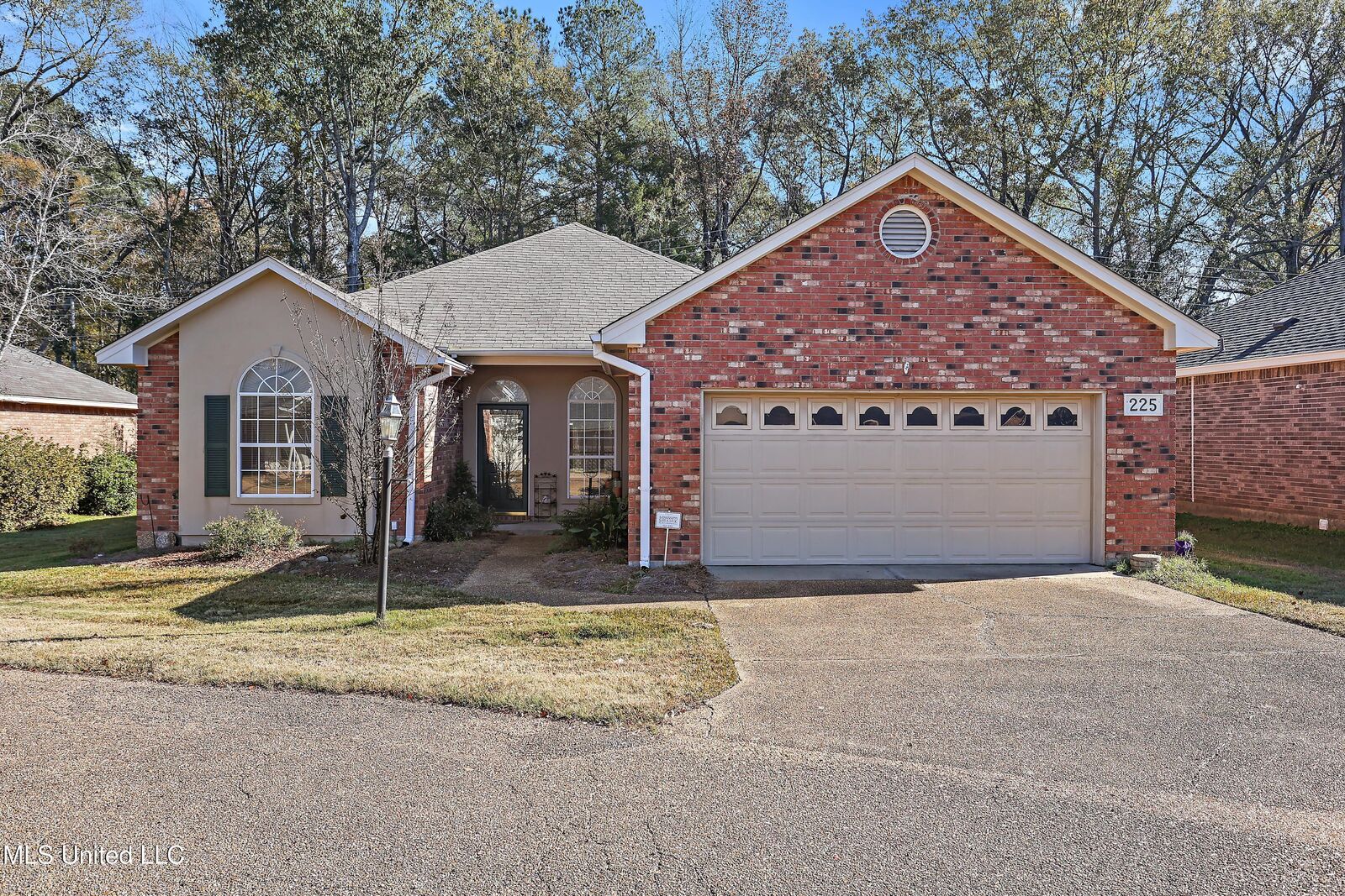Property Photo:  225 Twin Lakes South  MS 39056 
