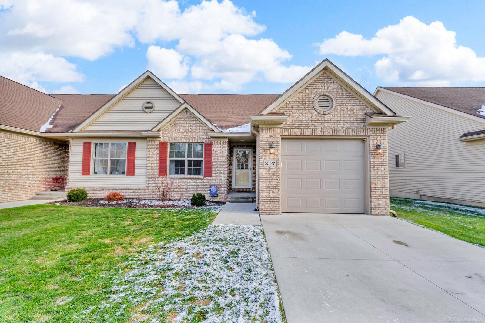 Property Photo:  207 Jonathon Drive  MI 48003 