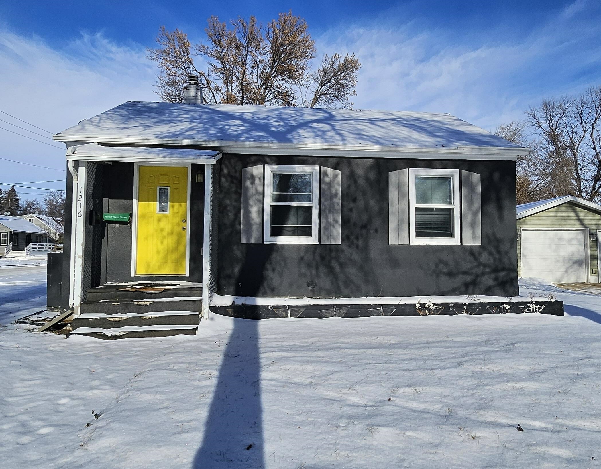 Property Photo:  1216 5th Ave NW  ND 58703 