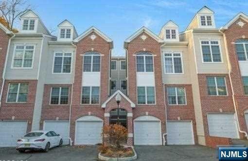 5 Ashley Court  Hawthorne NJ 07506 photo