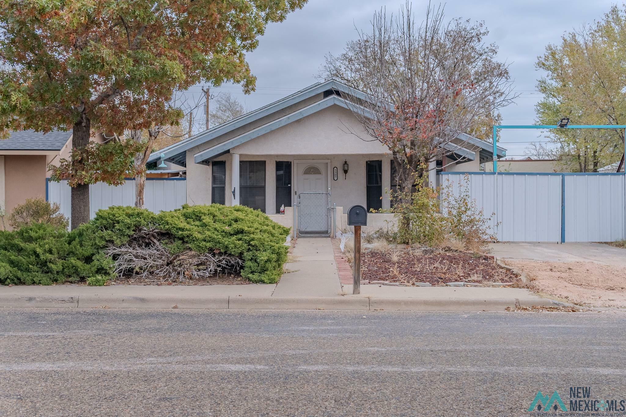 Property Photo:  1307 Gidding Street  NM 88101 