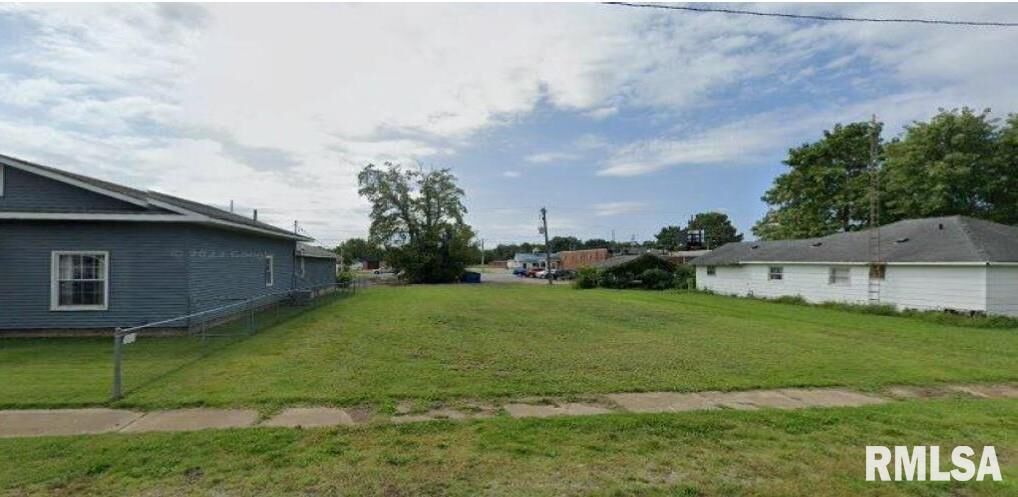 Property Photo:  706 W Poplar Street  IL 62896 