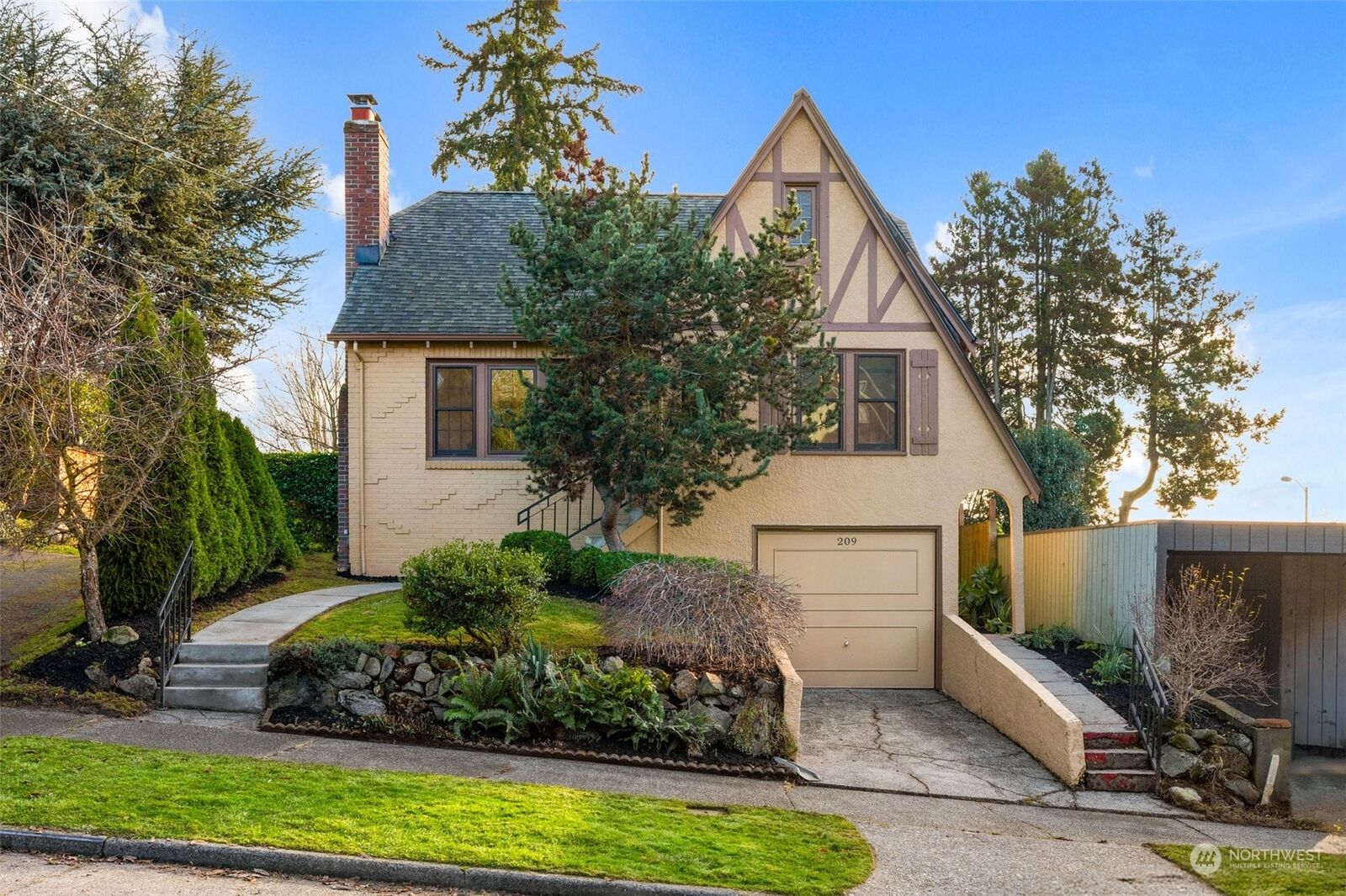 Property Photo:  209 NE 82nd Street  WA 98115 