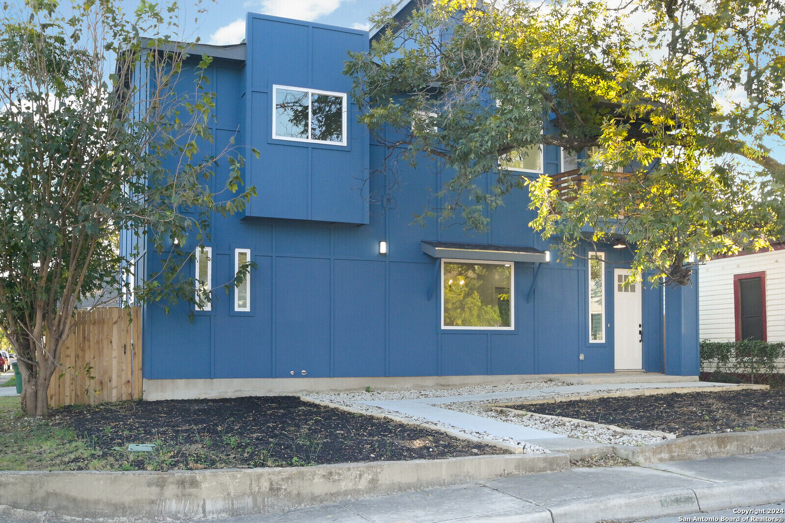 Property Photo: 1448 Montana TX 78203