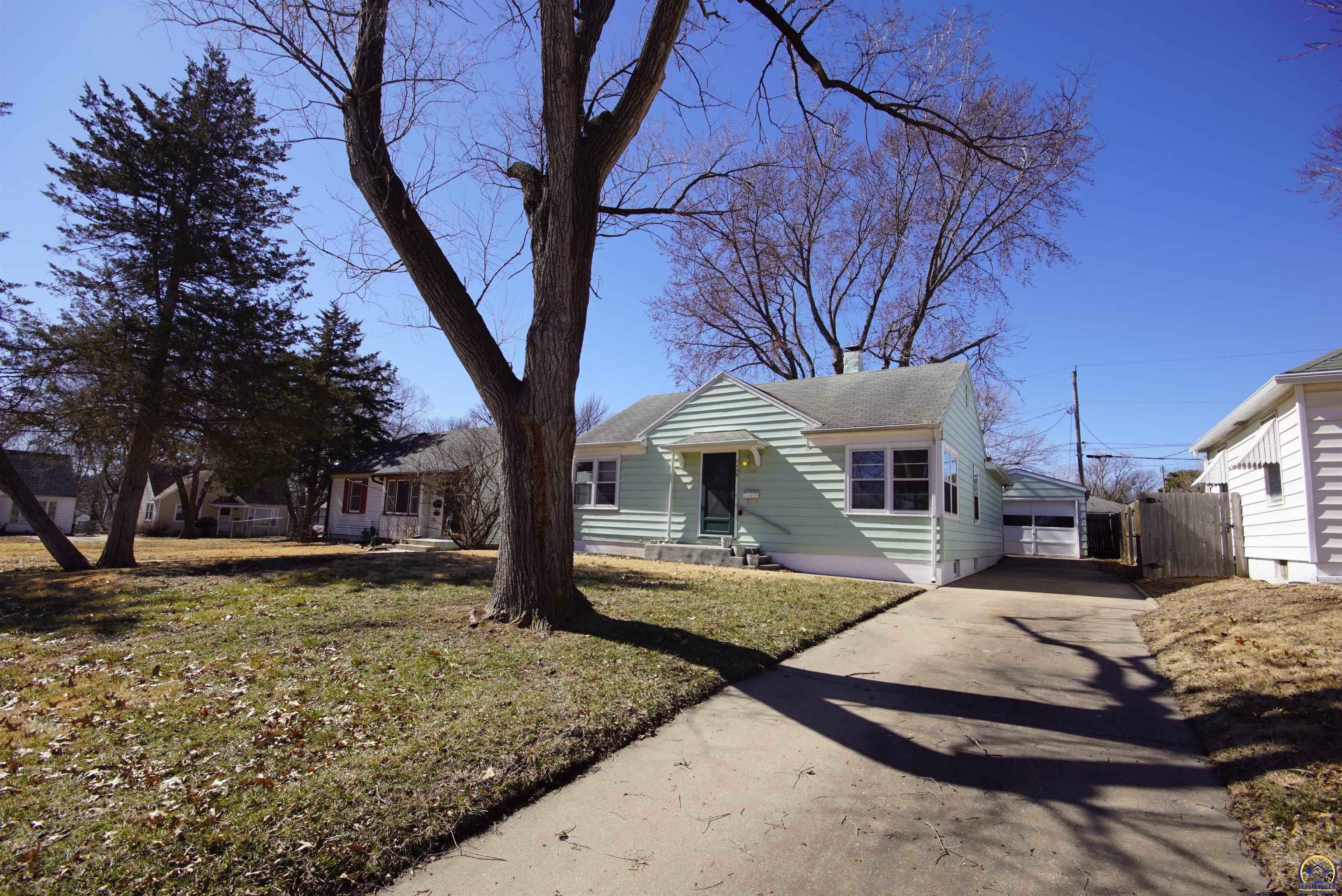 Property Photo: 1139 SW Jane Ave KS 66604