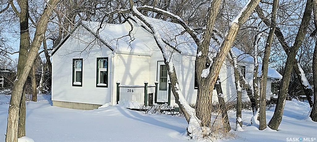 Property Photo:  206 1st Street S  SK S0K 1E0 