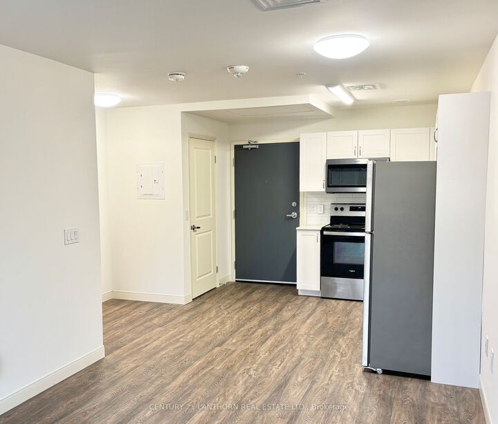 Photo de la propriété: 135 Station St S 509 ON K8N 2S9