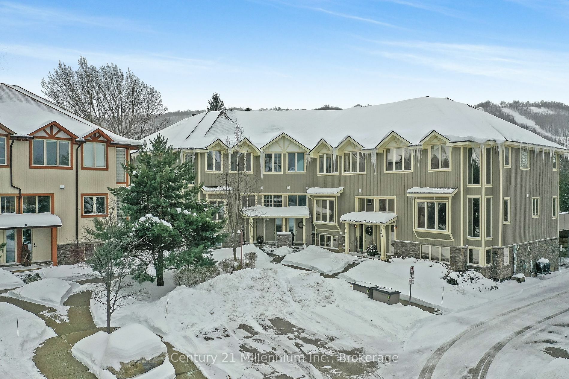 Property Photo:  224 Blueski George Cres 17  ON L9Y 0V6 