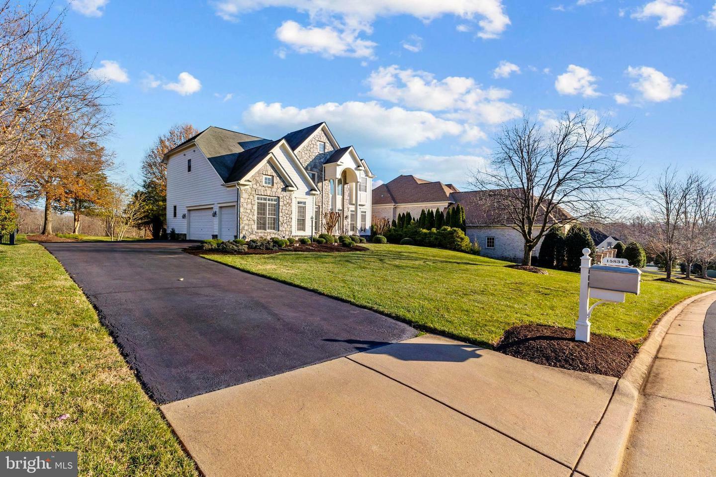 Property Photo:  15834 Spyglass Hill Loop  VA 20155 