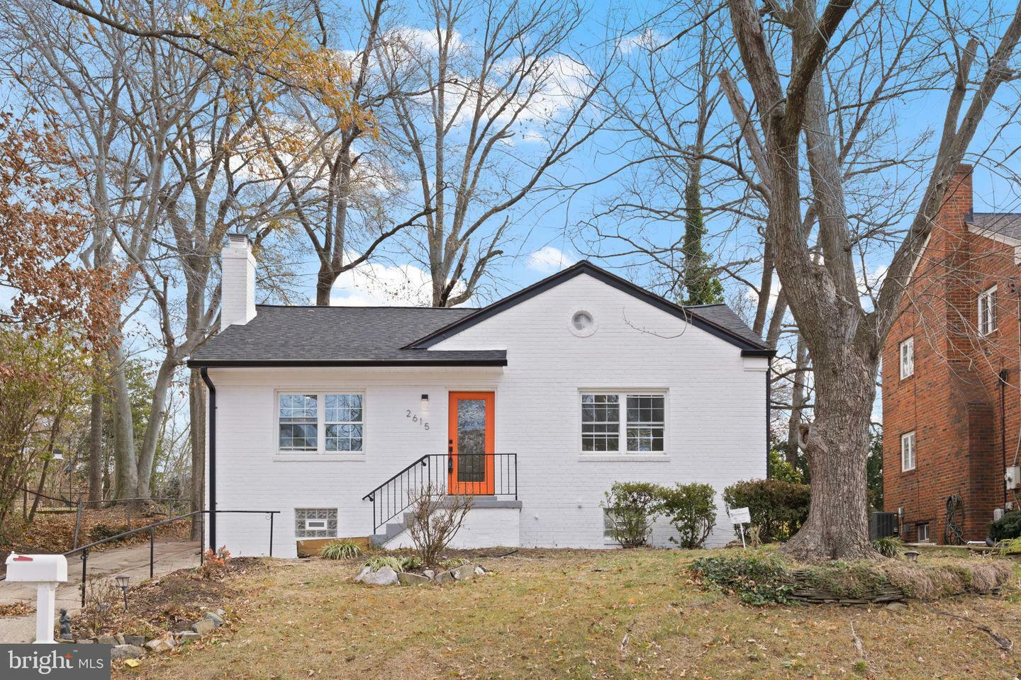 Property Photo:  2615 Crest Avenue  MD 20785 