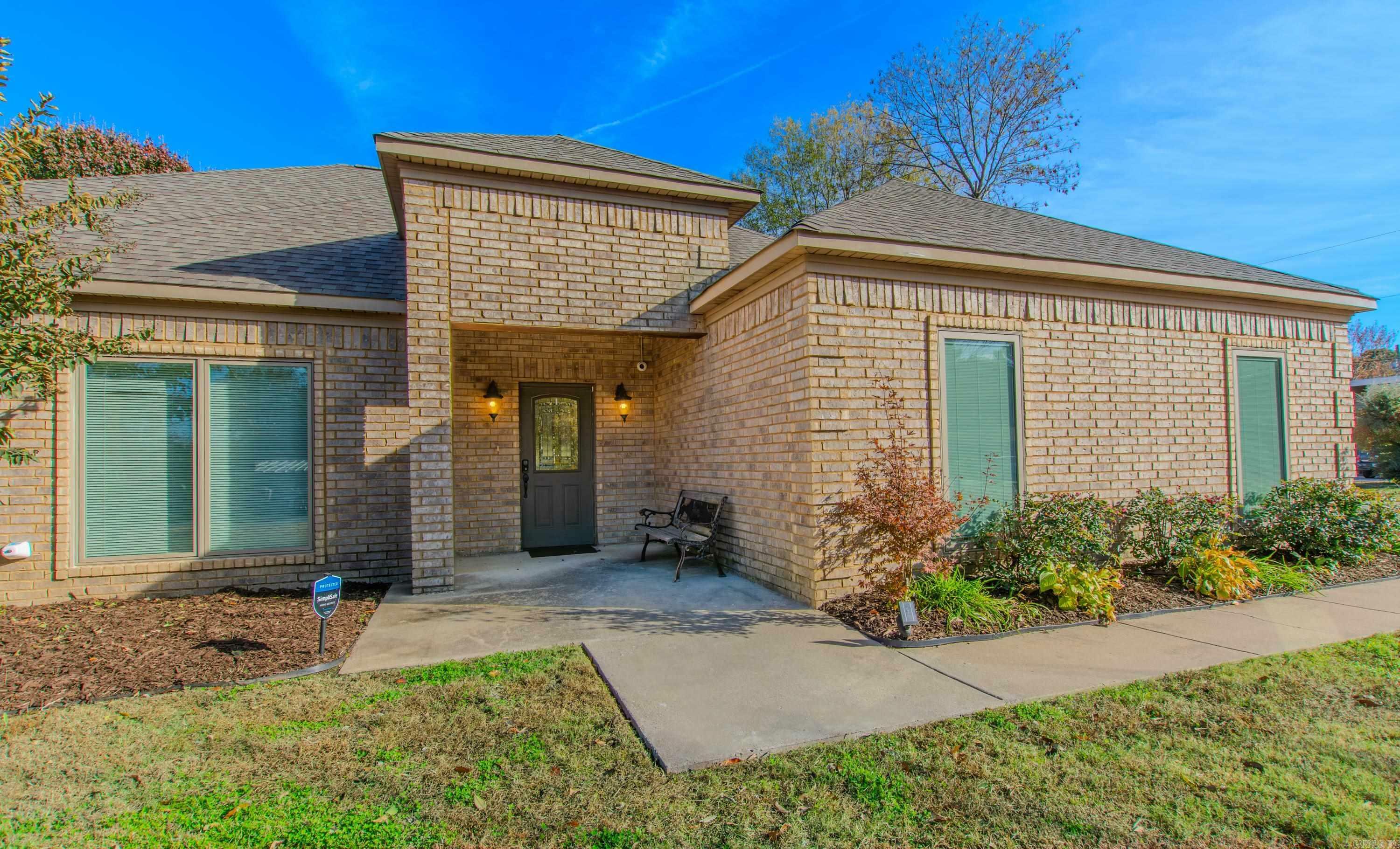 Property Photo:  1209 Crockett Street  AR 72160 