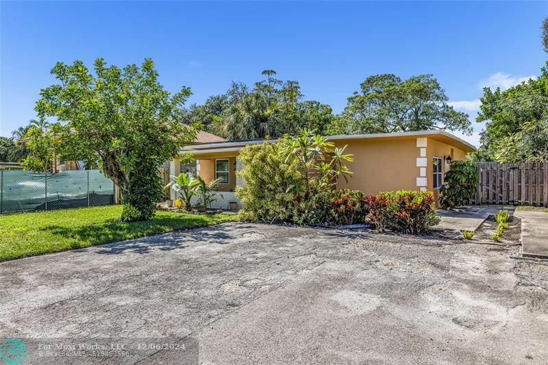 Property Photo:  2621 SW 12th Ter  FL 33315 