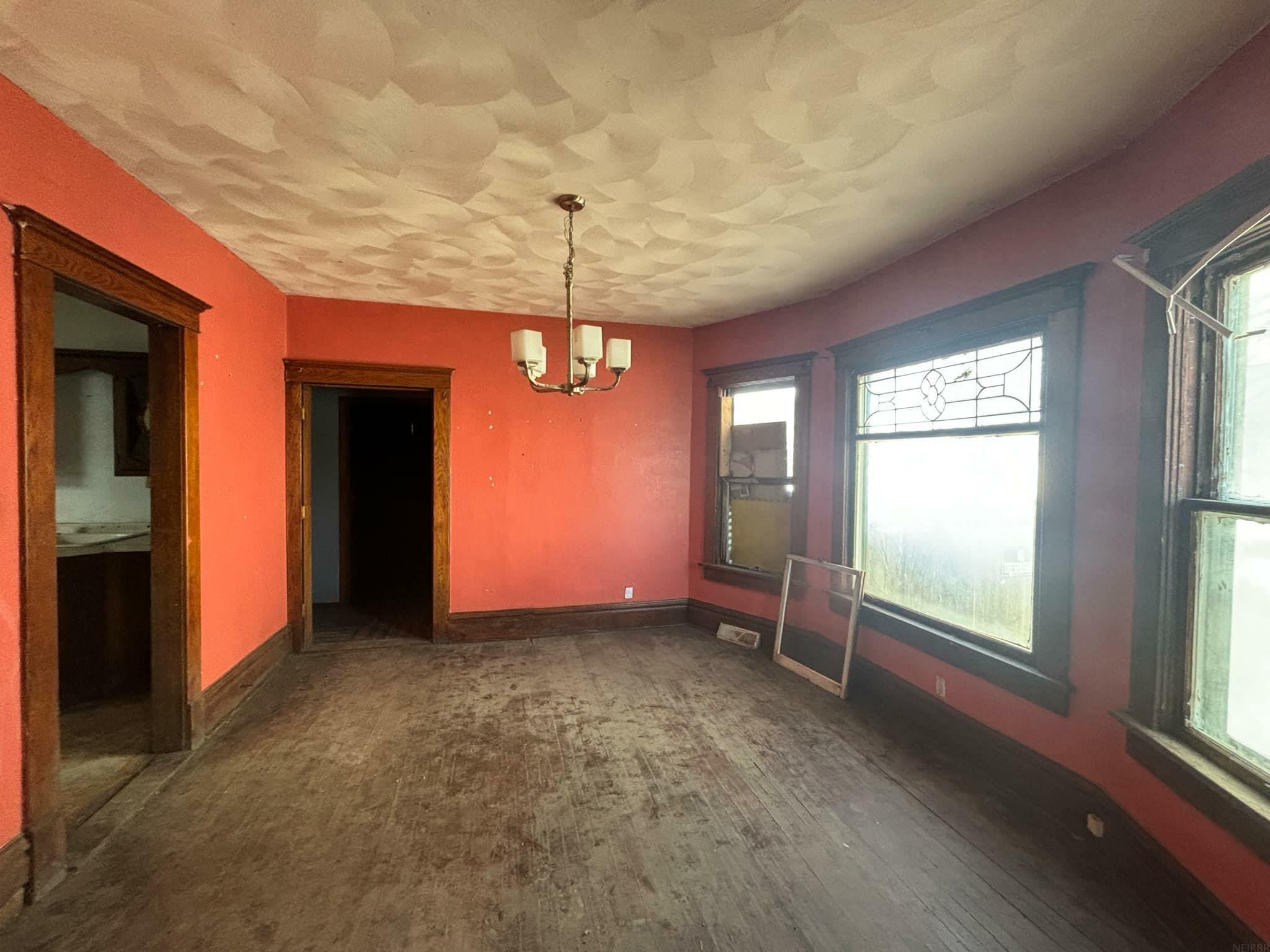 Property Photo:  928 W 2nd Street  IA 50701 