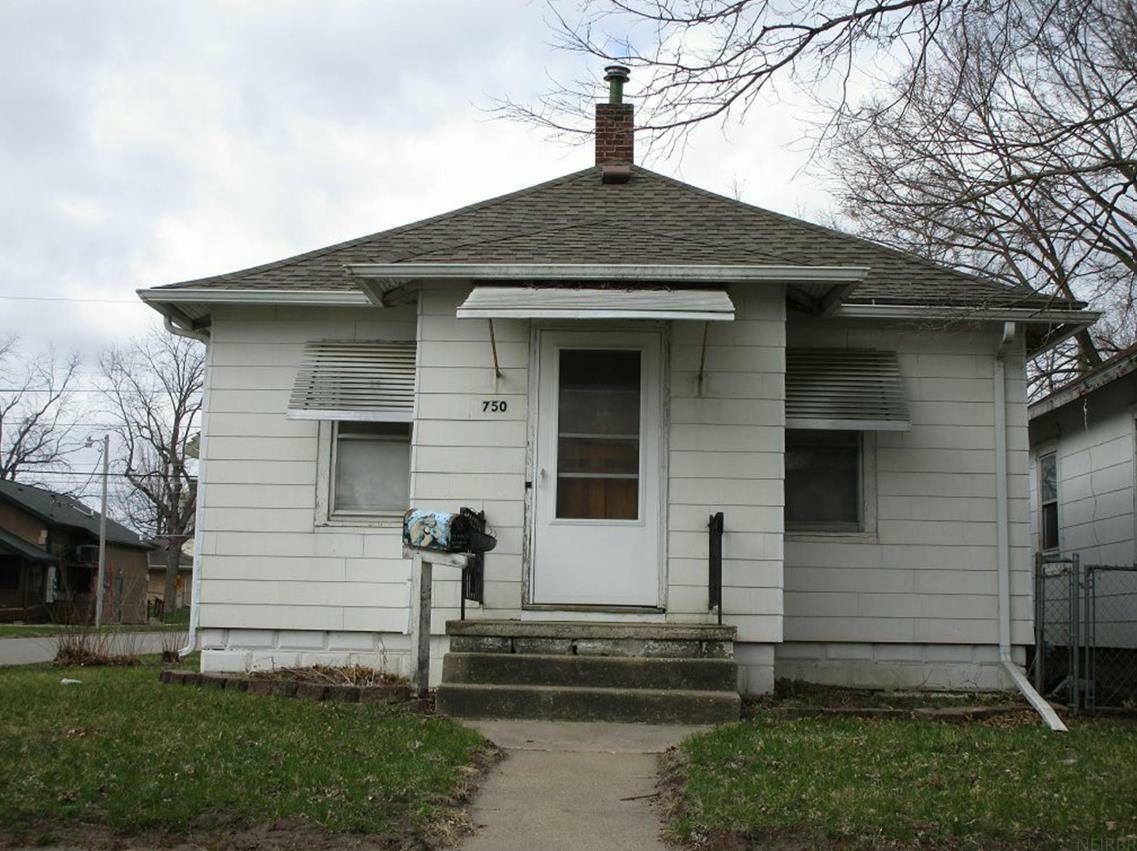 Property Photo:  750 Newton Street  IA 50703 