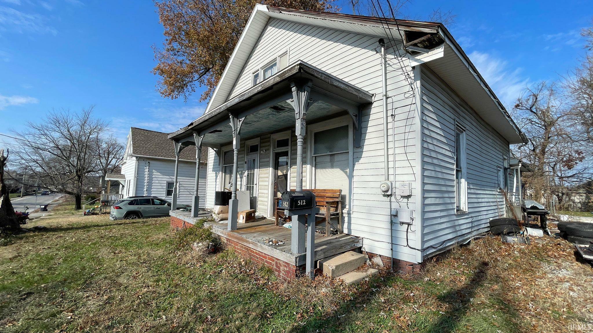 Property Photo:  512 E Locust Street  IN 47601-1845 