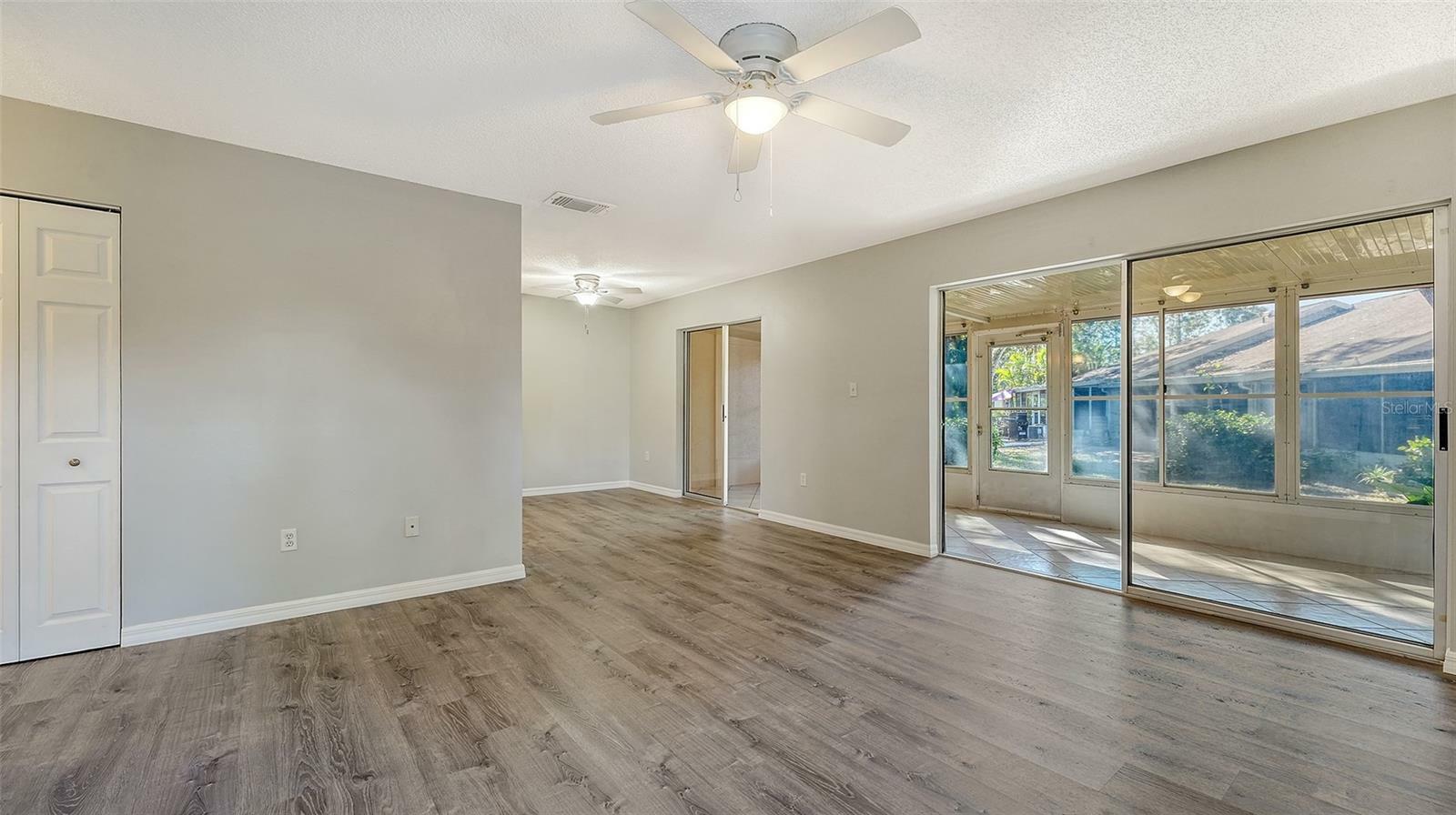 Property Photo:  754 N Jefferson Avenue 754  FL 34237 