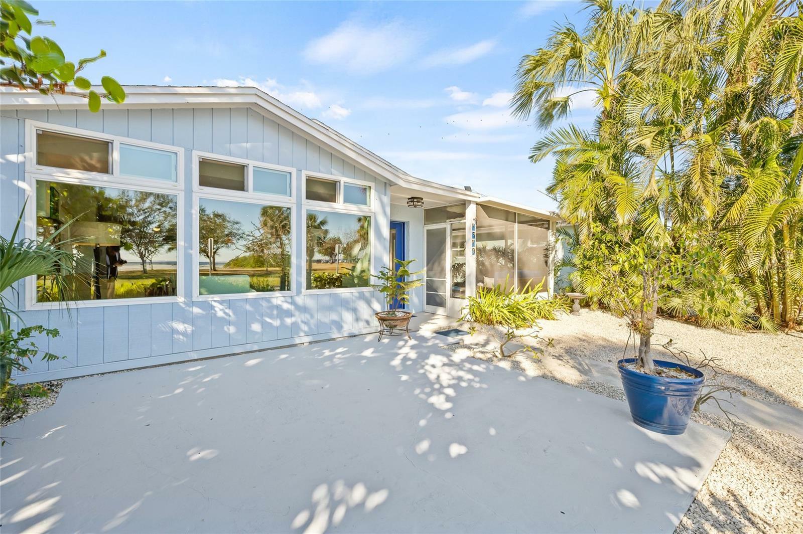 Property Photo:  1519 Beach Drive SE  FL 33701 