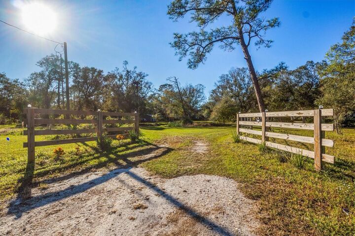 Property Photo:  1701 SE Walston Avenue  FL 34266 