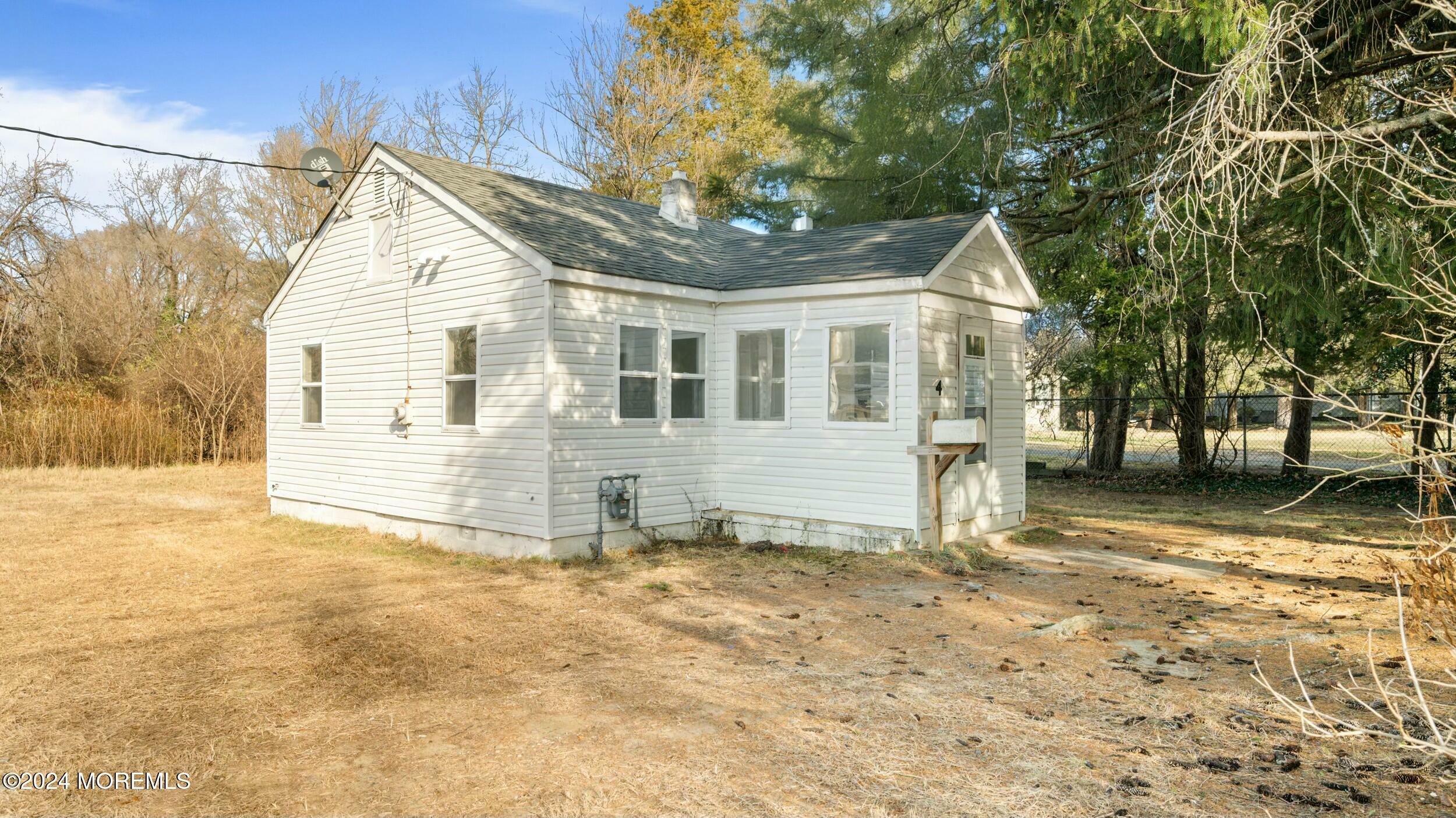 Property Photo:  4 Story Street  NJ 08533 