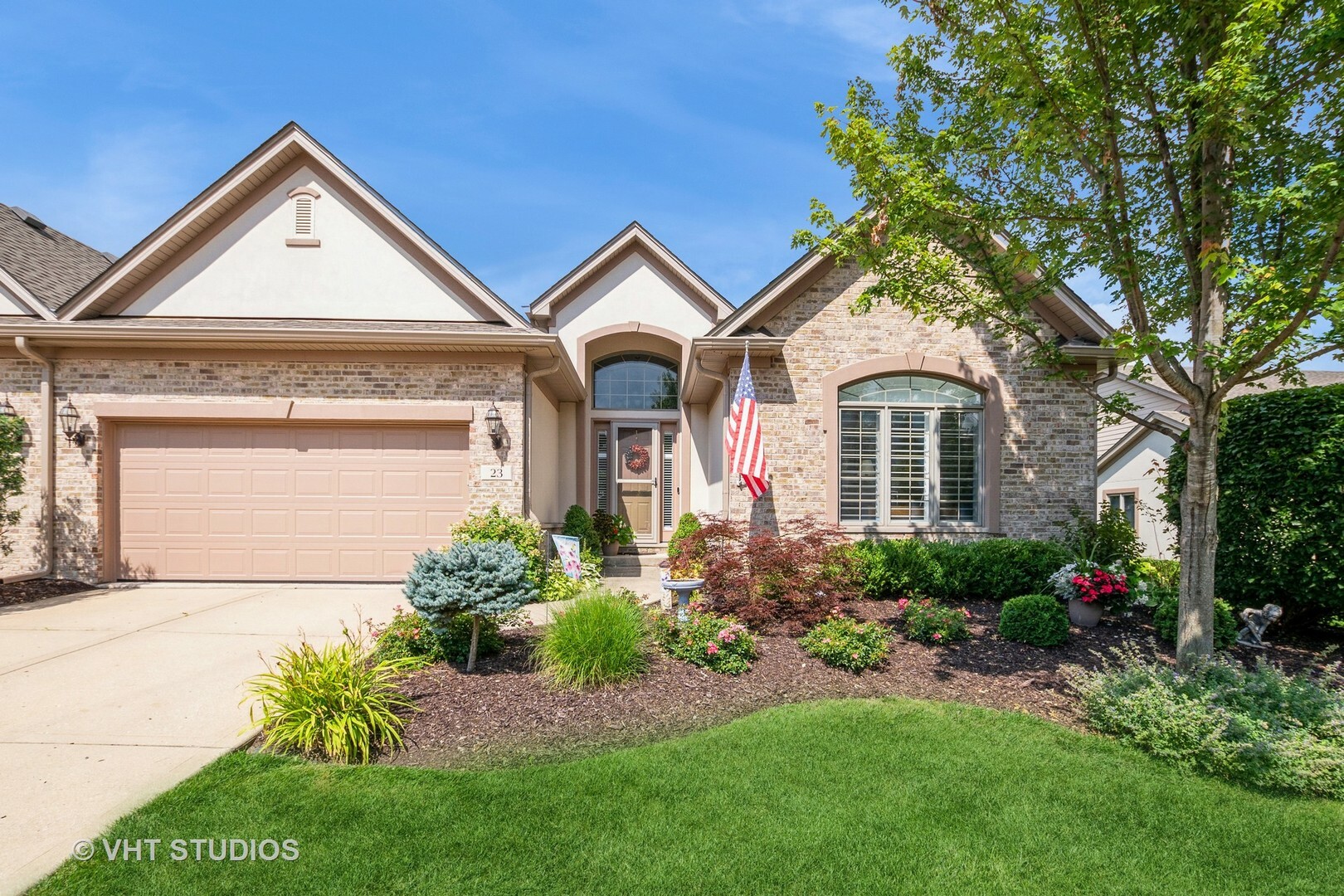 Property Photo:  