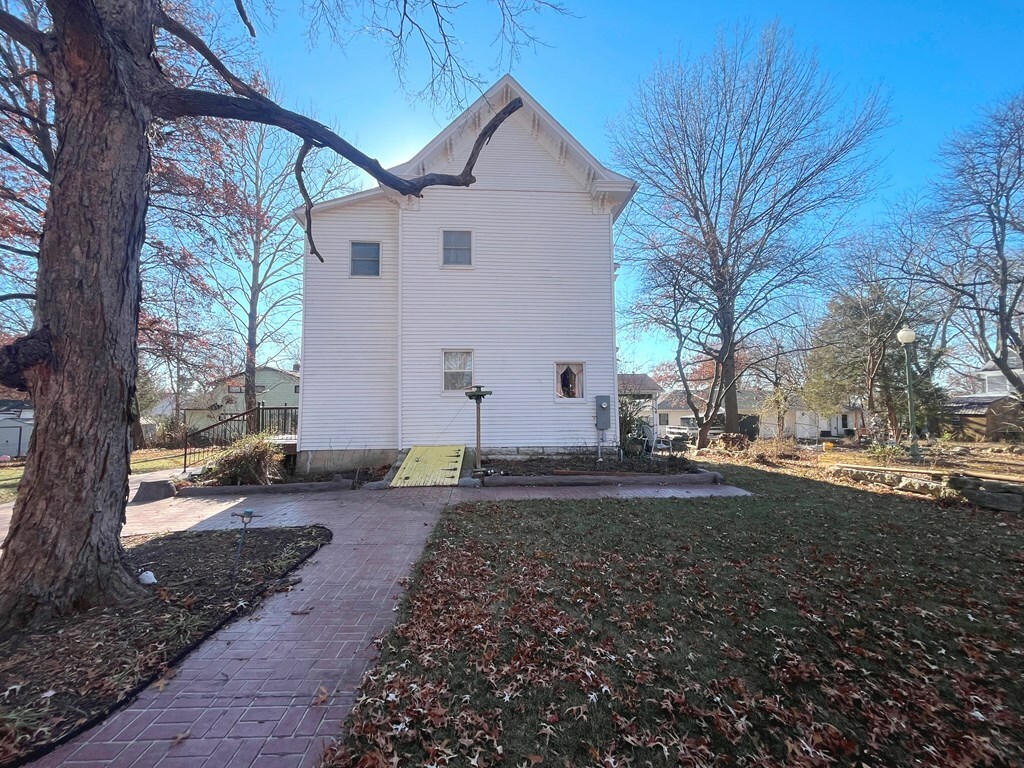 Property Photo:  1615 Calhoun Street  MO 64601 