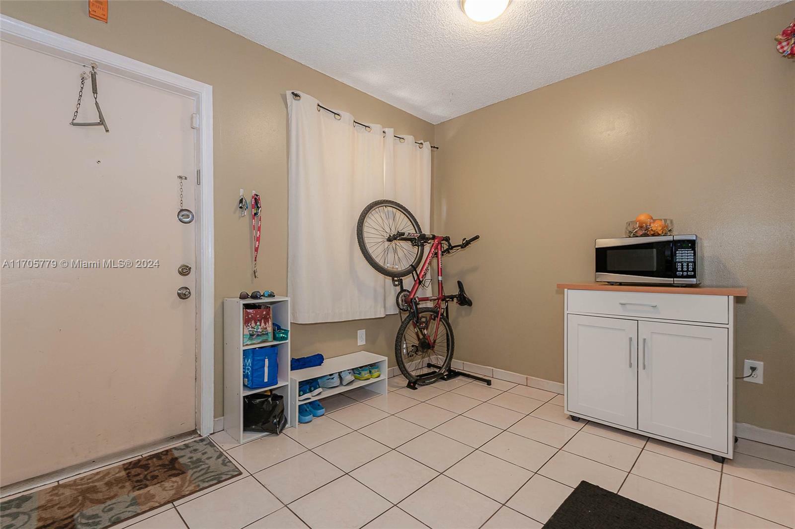 Property Photo:  475 NW 210th St 103  FL 33169 