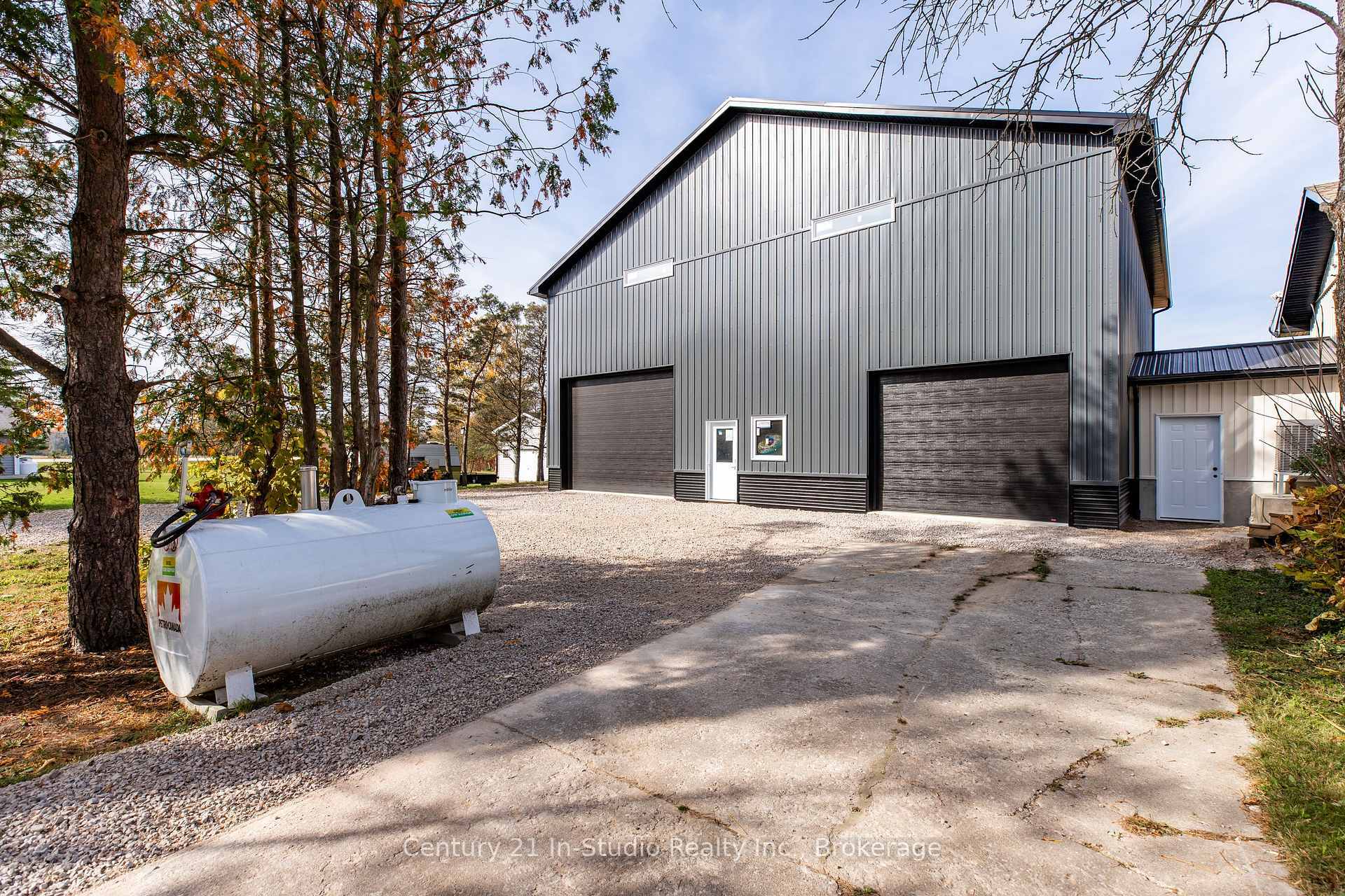 Property Photo: 9 Maple Dr ON N0H 1Z0