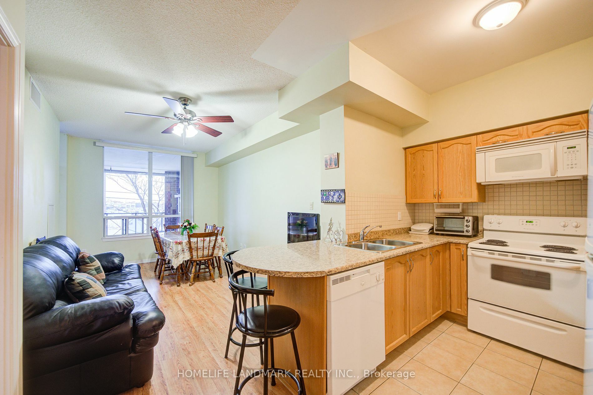 Property Photo:  2772 Keele St 204  ON M3M 0A3 