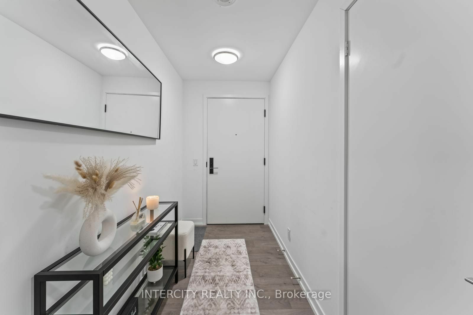 Property Photo:  270 Dufferin St 1217  ON M6K 0H8 