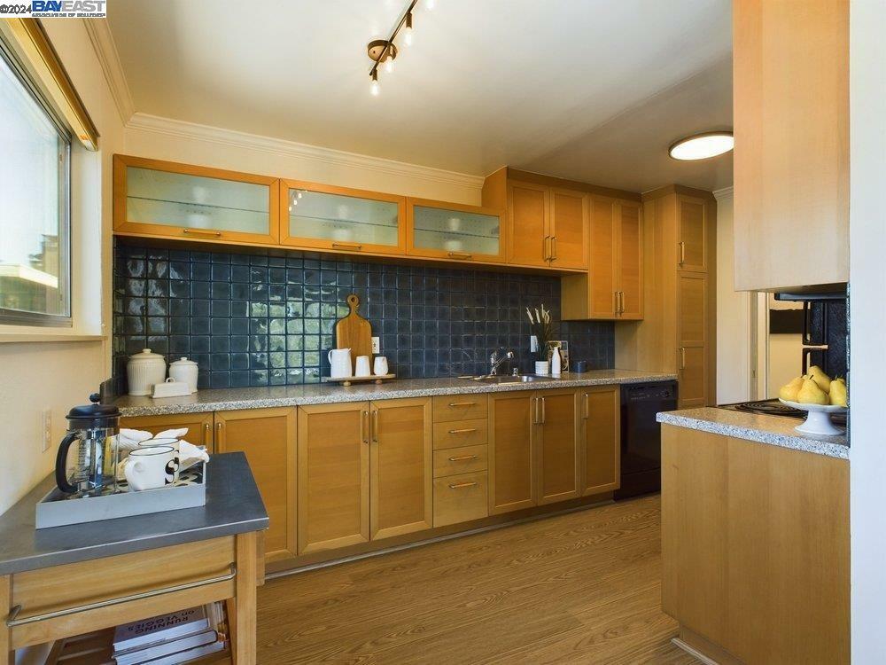 Property Photo:  321 Warwick Ave 303  CA 94610 