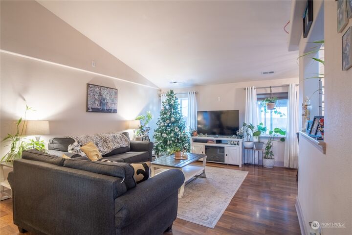 Property Photo:  1439 S Husky Drive  WA 98837 