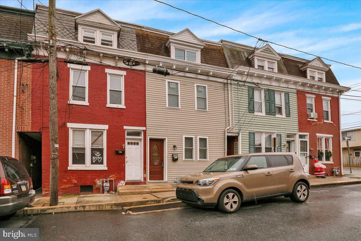 Property Photo:  904 Houston Street  PA 17512 