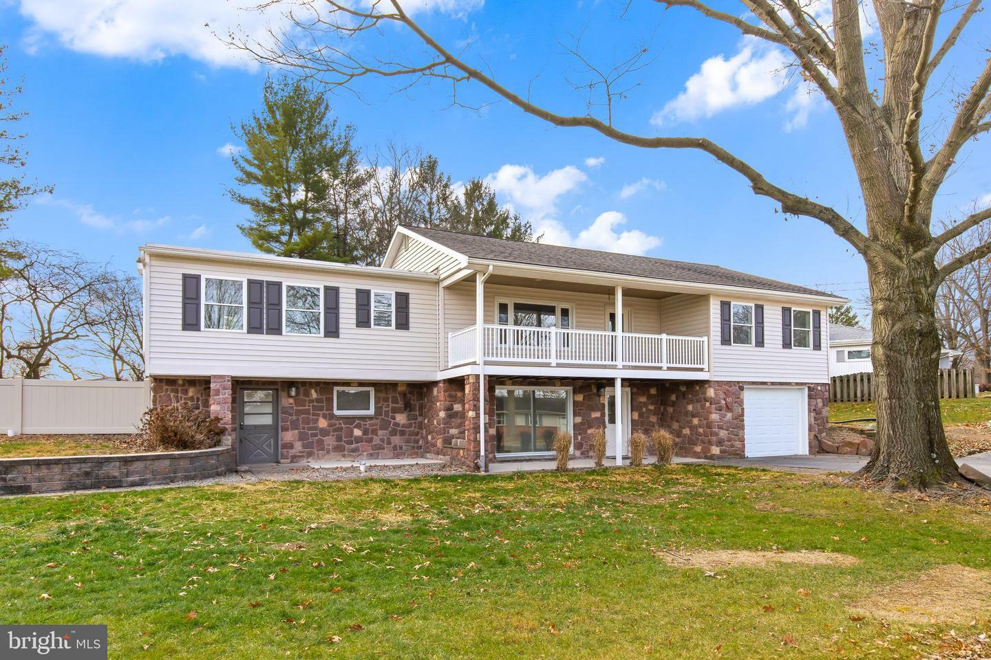 Property Photo:  425 Kendig Drive  PA 17545 