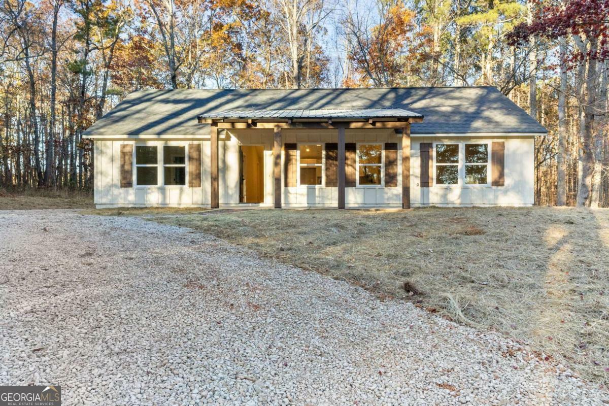 Property Photo: 76 E Ranchette Road GA 30179