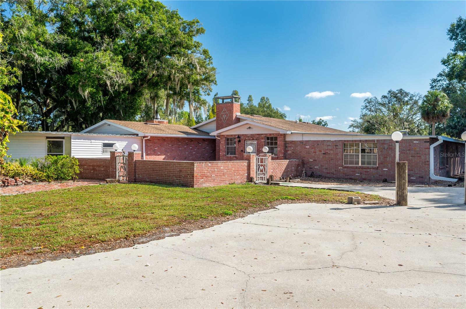 Property Photo:  4911 W Sam Allen Road  FL 33565 