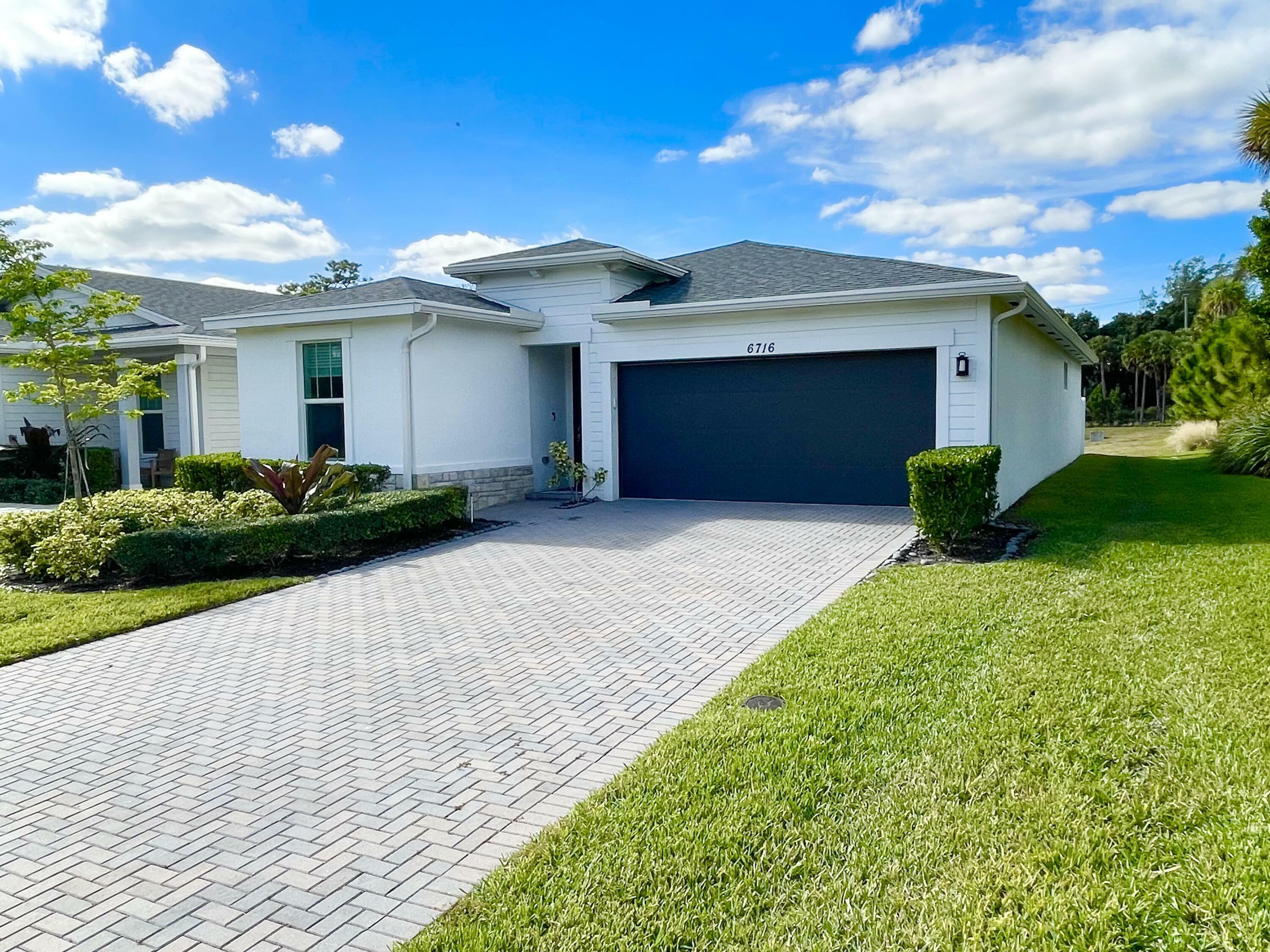 Property Photo:  6716 Pointe Of Woods Drive  FL 33413 