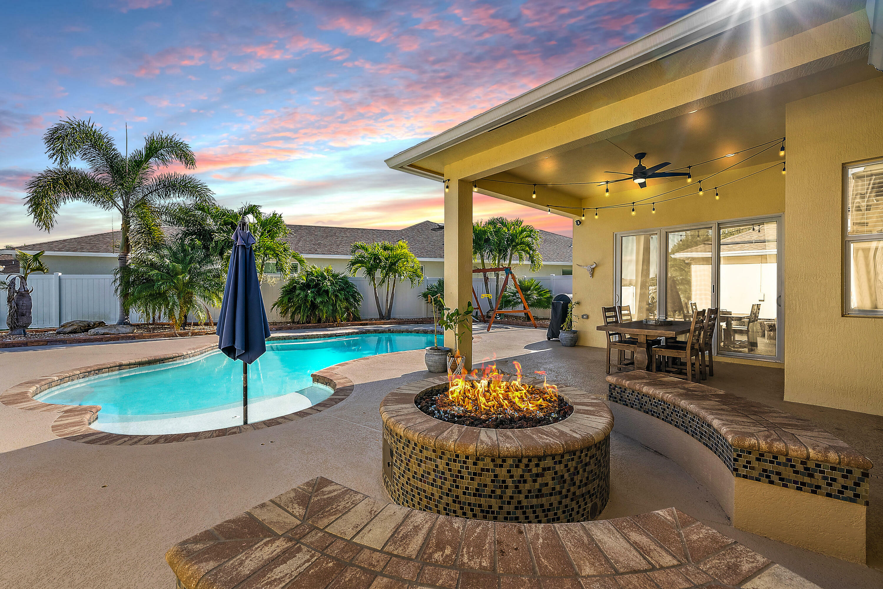 Property Photo: 10352 SW Westlawn Boulevard FL 34987