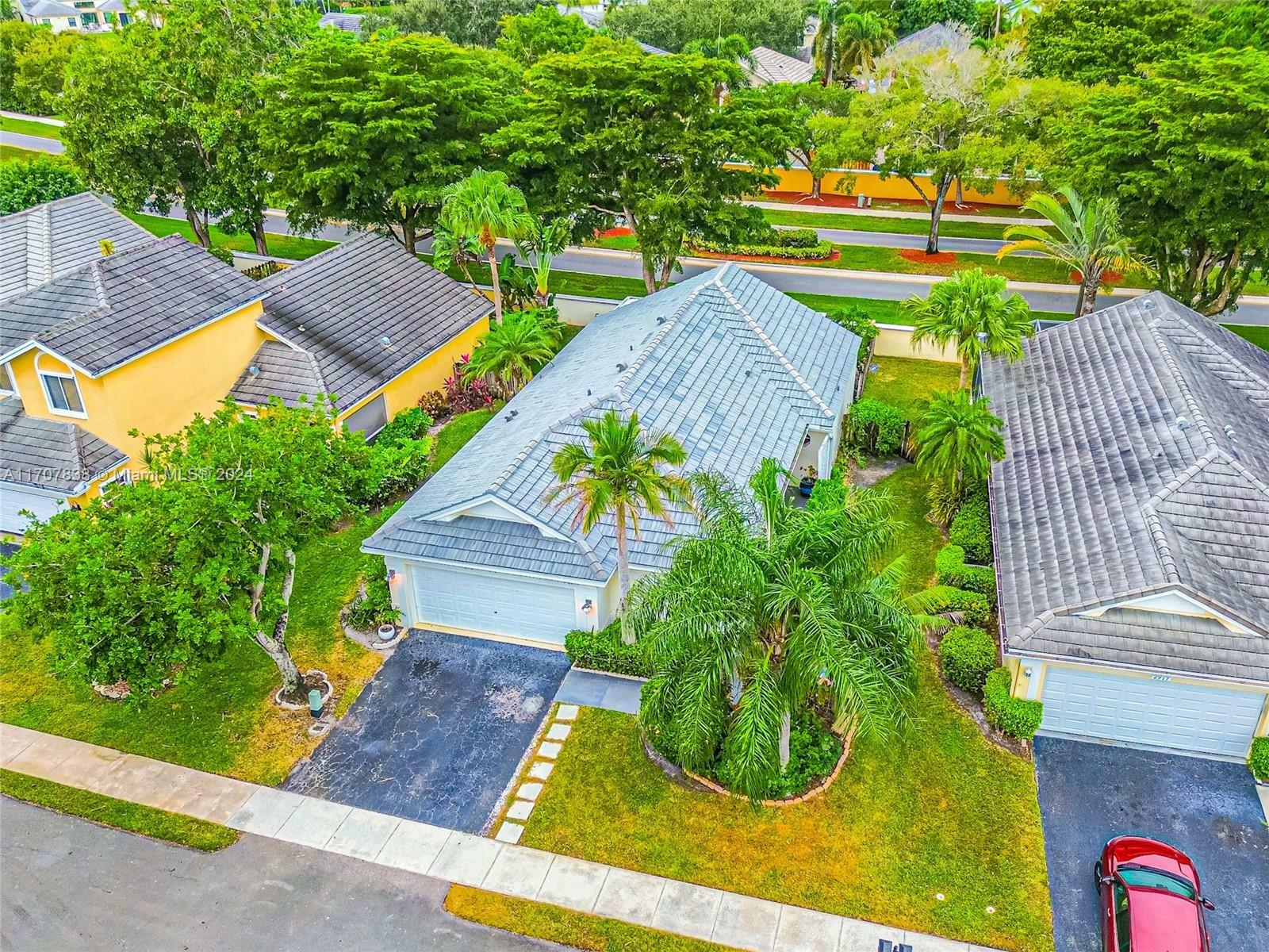 Property Photo:  2937 Quail Run Ln  FL 33328 