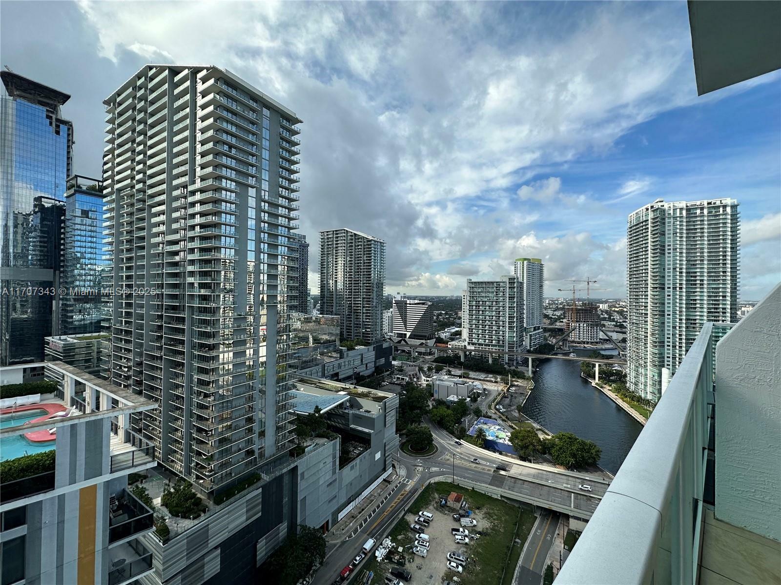 Property Photo: 41 SE 5th St 1714 FL 33131