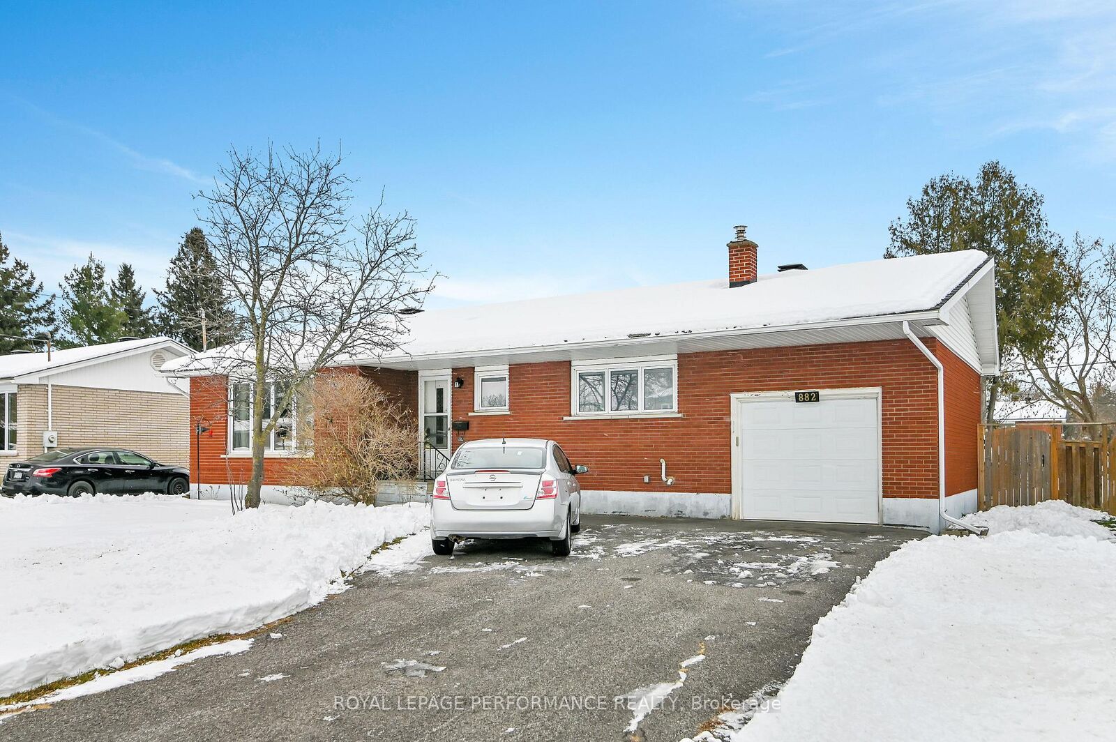 Property Photo: 882 Balsam Dr ON K1E 1B5