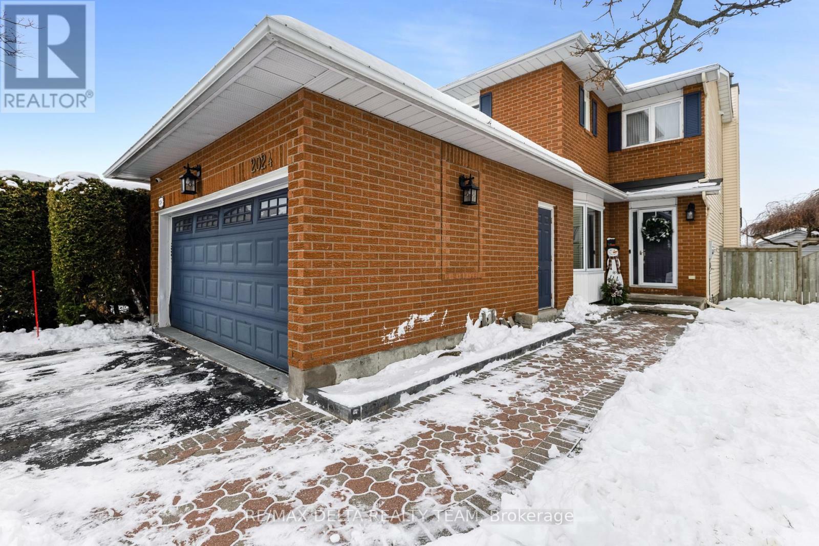 Property Photo:  2024 Legrand Crescent East  ON K1E 3P8 