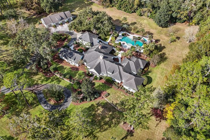 Property Photo: 7106 NW 18th Avenue FL 32605