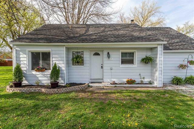 Property Photo:  2121 Chesley Drive  MI 48310 