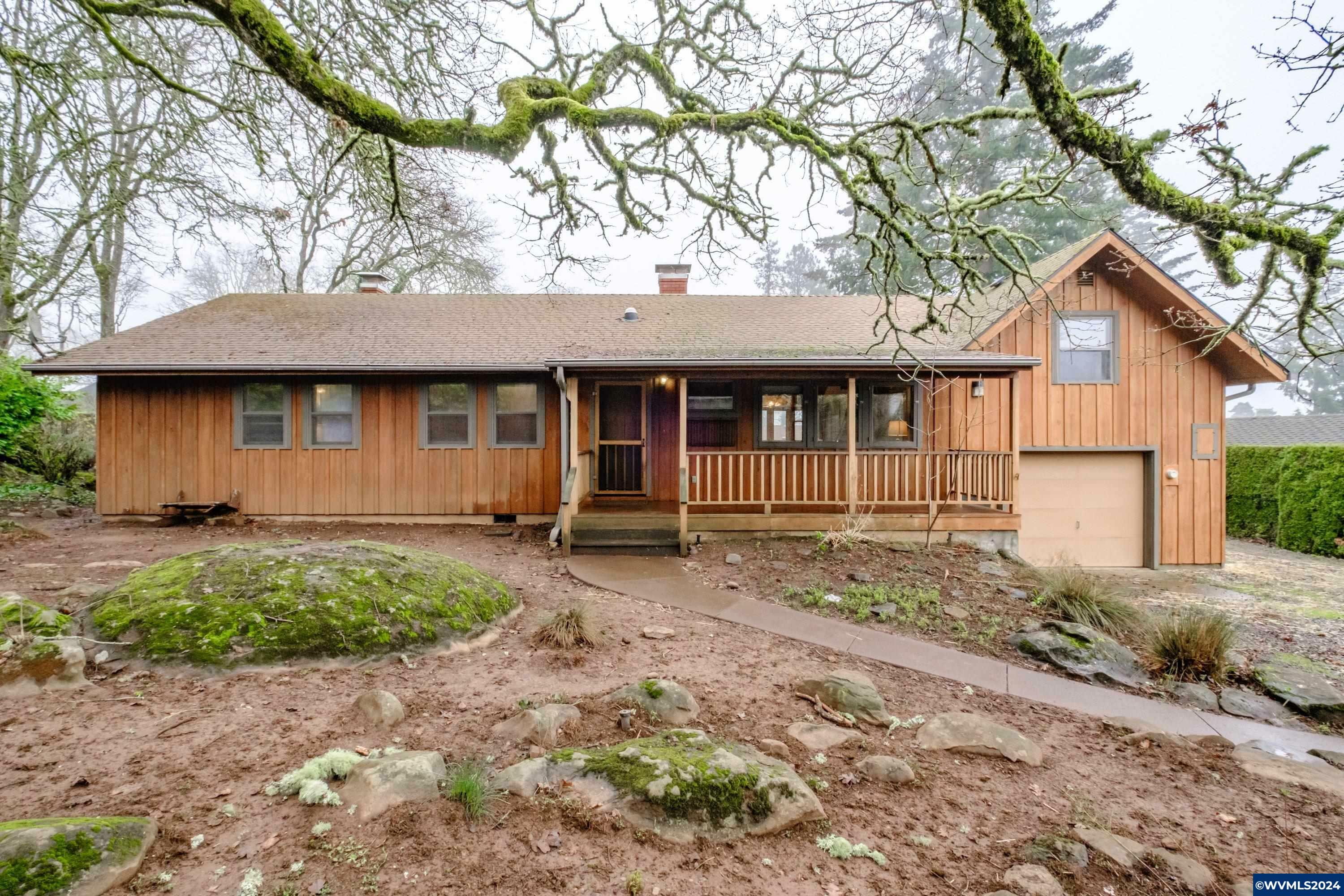 Property Photo:  685  Hansen Av S  OR 97302 