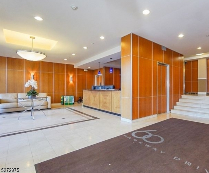 Property Photo:  60 Parkway Dr 10C  NJ 07017 