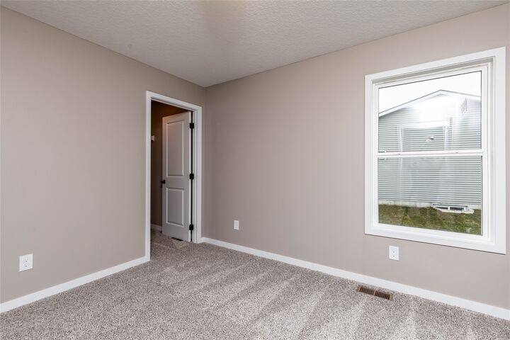 Property Photo:  402 NE Madison Avenue  IA 50073 