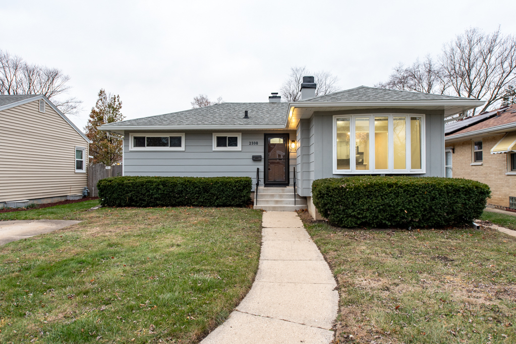 Property Photo:  2108 Elizabeth Avenue  IL 60099 