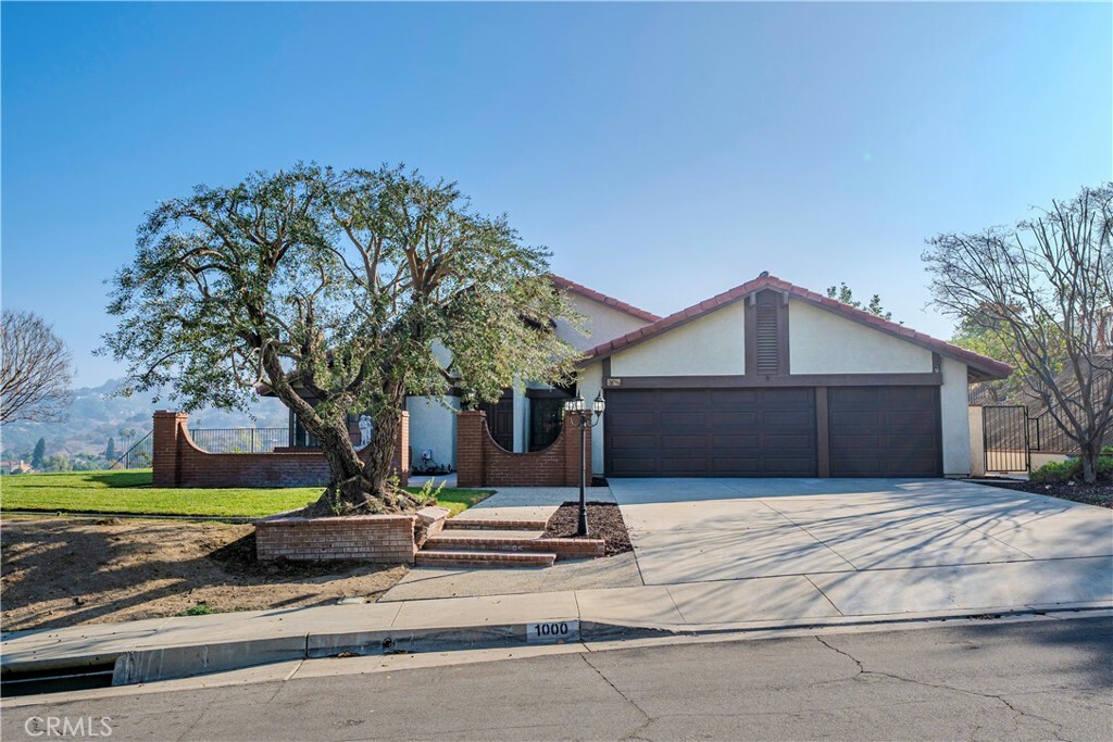 Property Photo:  1000 S Easthills Drive  CA 91791 